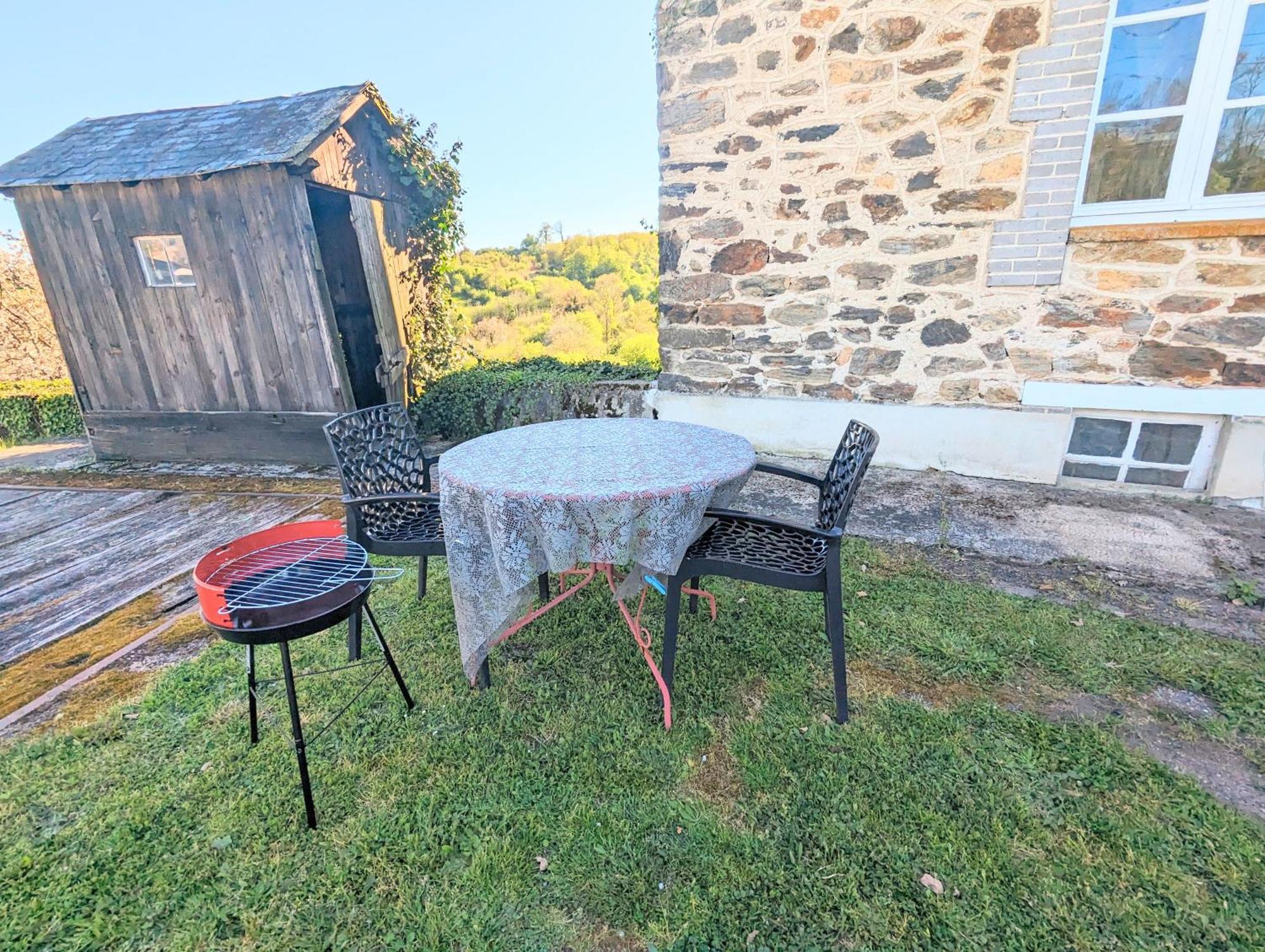 Studio Silhem Saint-Germain-les-Belles Exterior foto