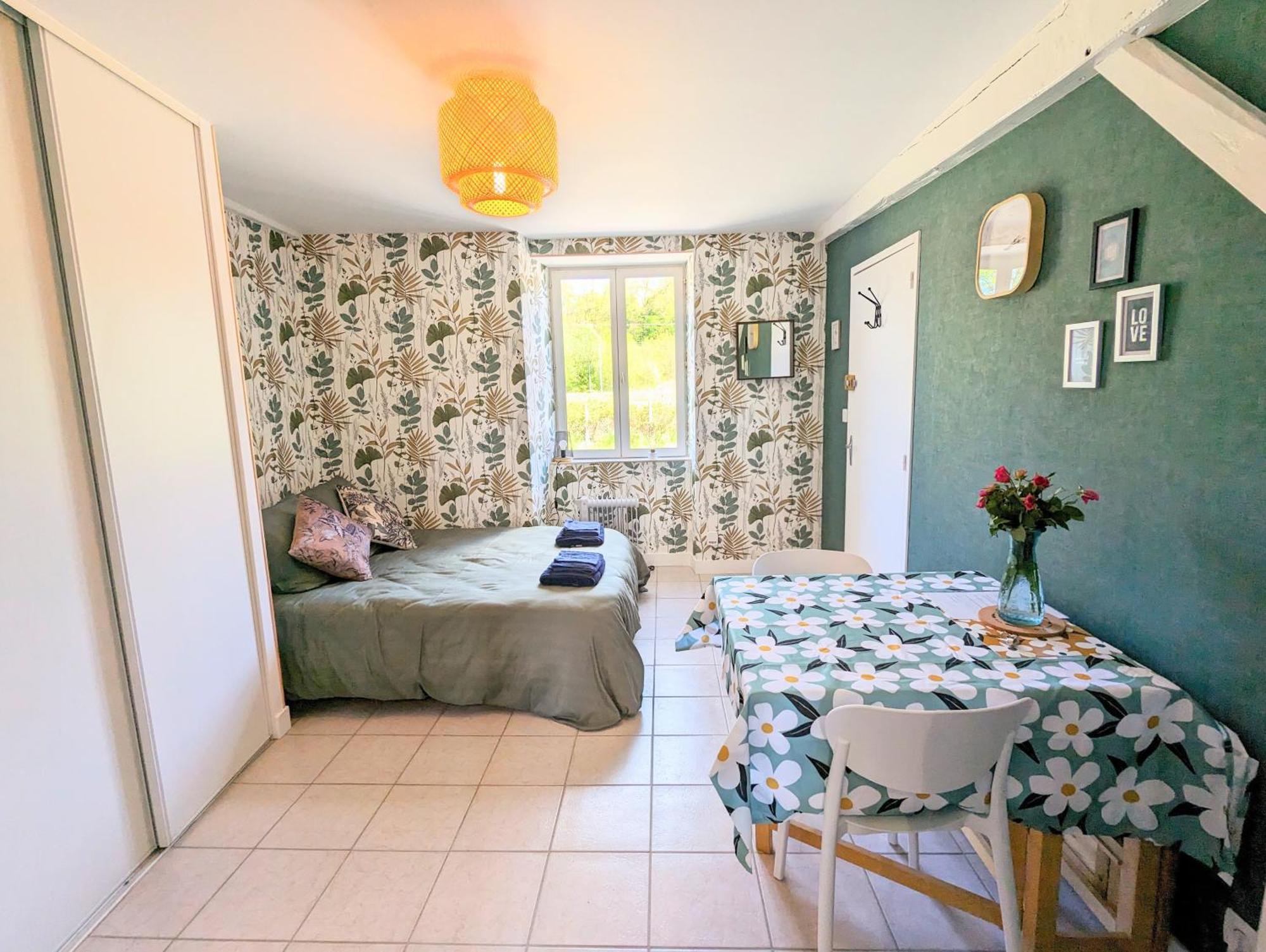 Studio Silhem Saint-Germain-les-Belles Exterior foto